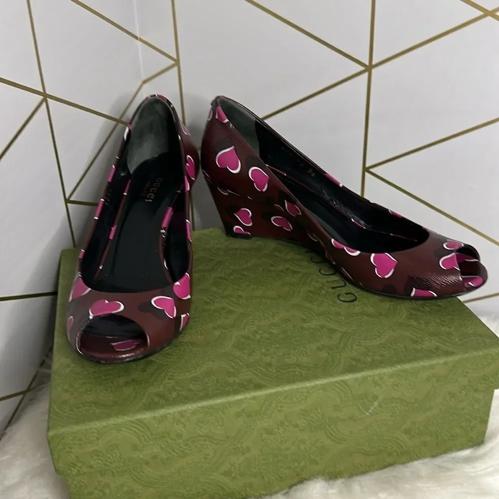💯Authentic Gucci Heart Print Wedge Heels with Open Toes🍀